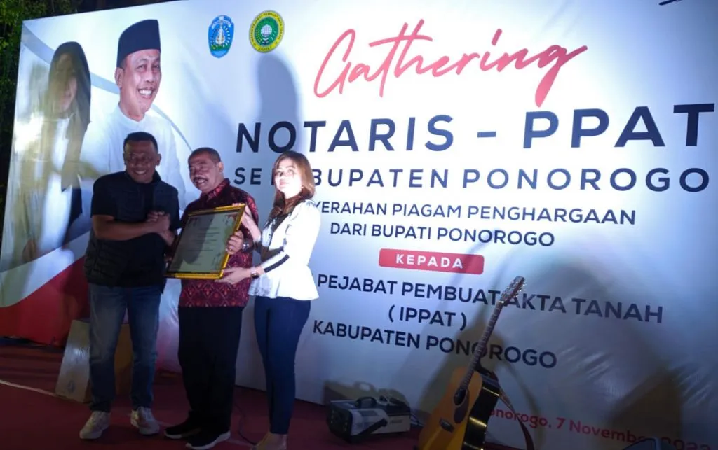 Apresiasi Peran Notaris dan IPPAT untuk PAD, BPPKAD Ponorogo Beri Penghargaan