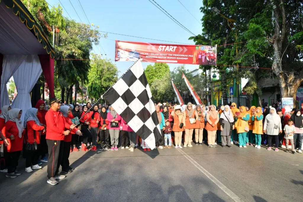 Kampenyakan Pola Hidup Sehat, PKK Sumenep Gelar Jalan-jalan Sehat