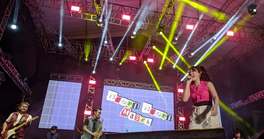 Heppy Asmara Goyang Ribuan Penonton Pajak Extravaganza Ponorogo