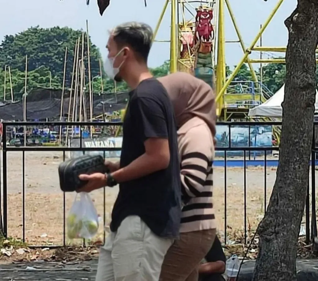 Suami Kepergok Jalan Bareng Wanita Lain, Okie Agustina Ingat Ramalan 2 Tahun Lalu