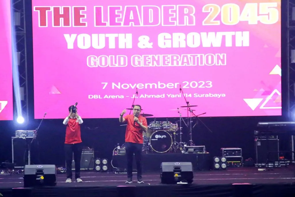 Wali Kota Eri Bakar Semangat Pemuda Surabaya di The Leader 2045