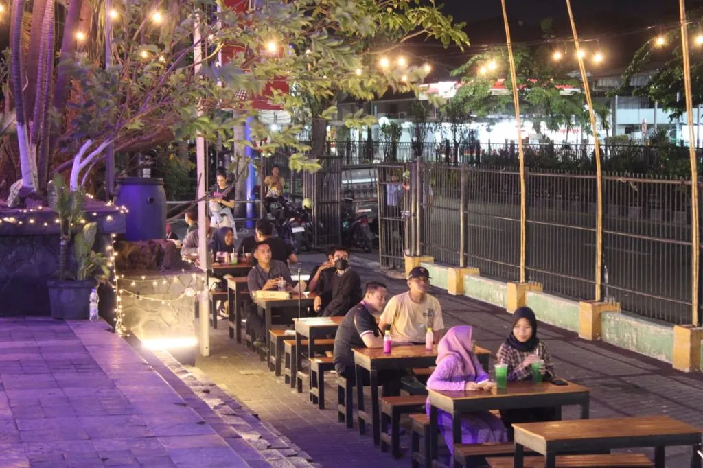 Ada Live Music-nya, Yuk Kulineran di Senja Surya 2.0 di Pasar Wonokromo