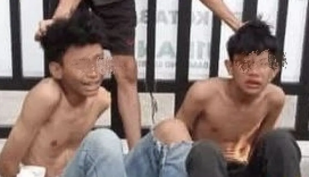 Terekam CCTV Jambret Gadis 13 Tahun, Dua Pelajar SMP Ditangkap Warga