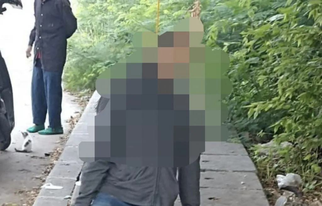 Diduga Ada Masalah Keluarga, Pria Ini Gantung Diri di Pinggir Jalan