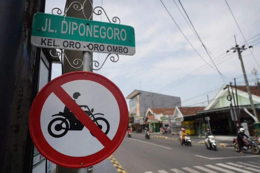 Pengendara Roda Dua Dilarang Melintas dari Diponegoro Timur Kota Madiun