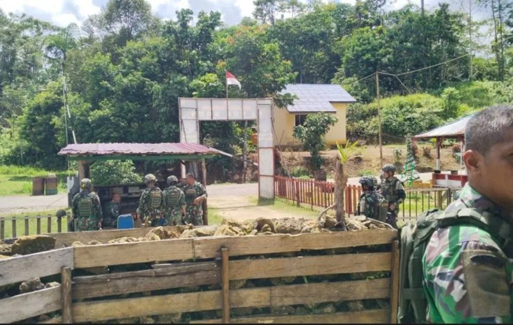 KKB Serang Pos Satgas Yonif 133/YS, 1 Anggota TNI Gugur