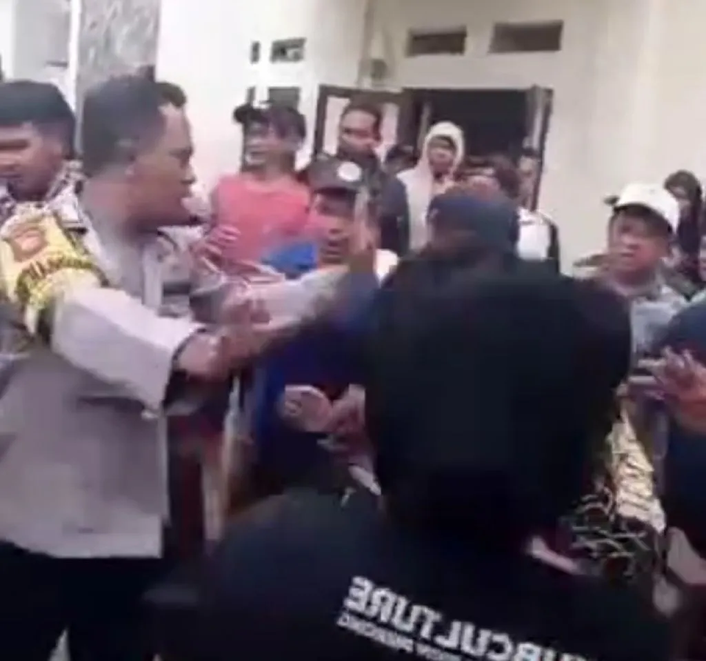 Maling Motor Dihajar Warga sampai Telanjang