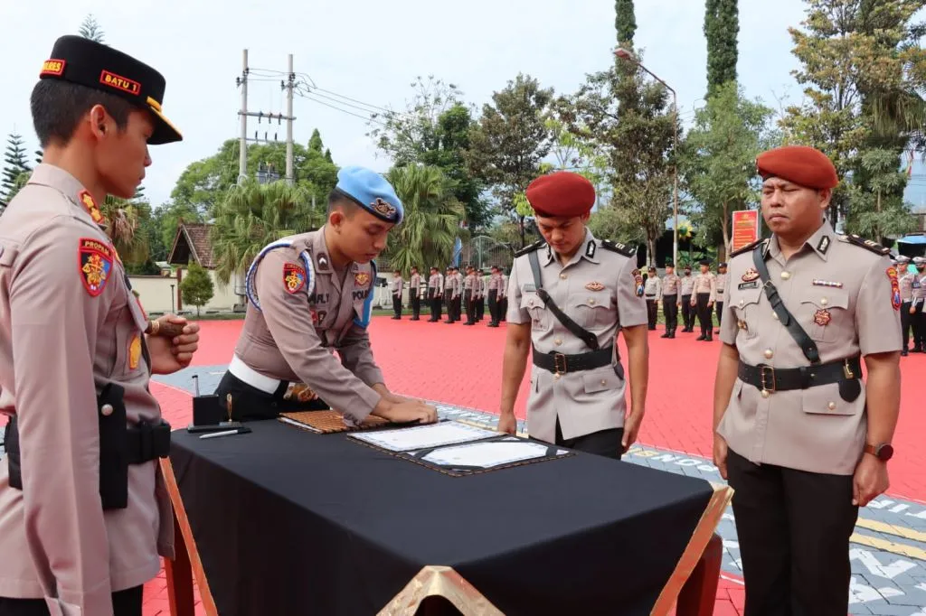 Kasat Reskrim dan Kasat Intelkam Polres Batu Berganti