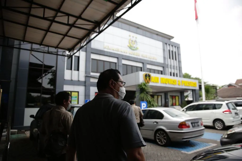 DJP Jatim I Serahkan Dirut PT PUI ke Kejari Surabaya