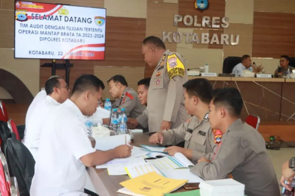 Pelaksanaan Audit Ops Mantap Brata TA. 2023-2024 oleh Tim Itwasda Polda Kalsel di Aula Sanika Satyawada Polres Kotabaru. Senin (22/01/2023). Foto: Humas