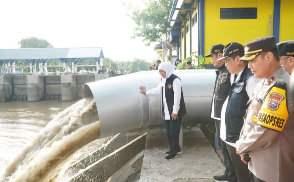 Gubernur Jatim Resmikan Pintu Air Kuro di Lamongan