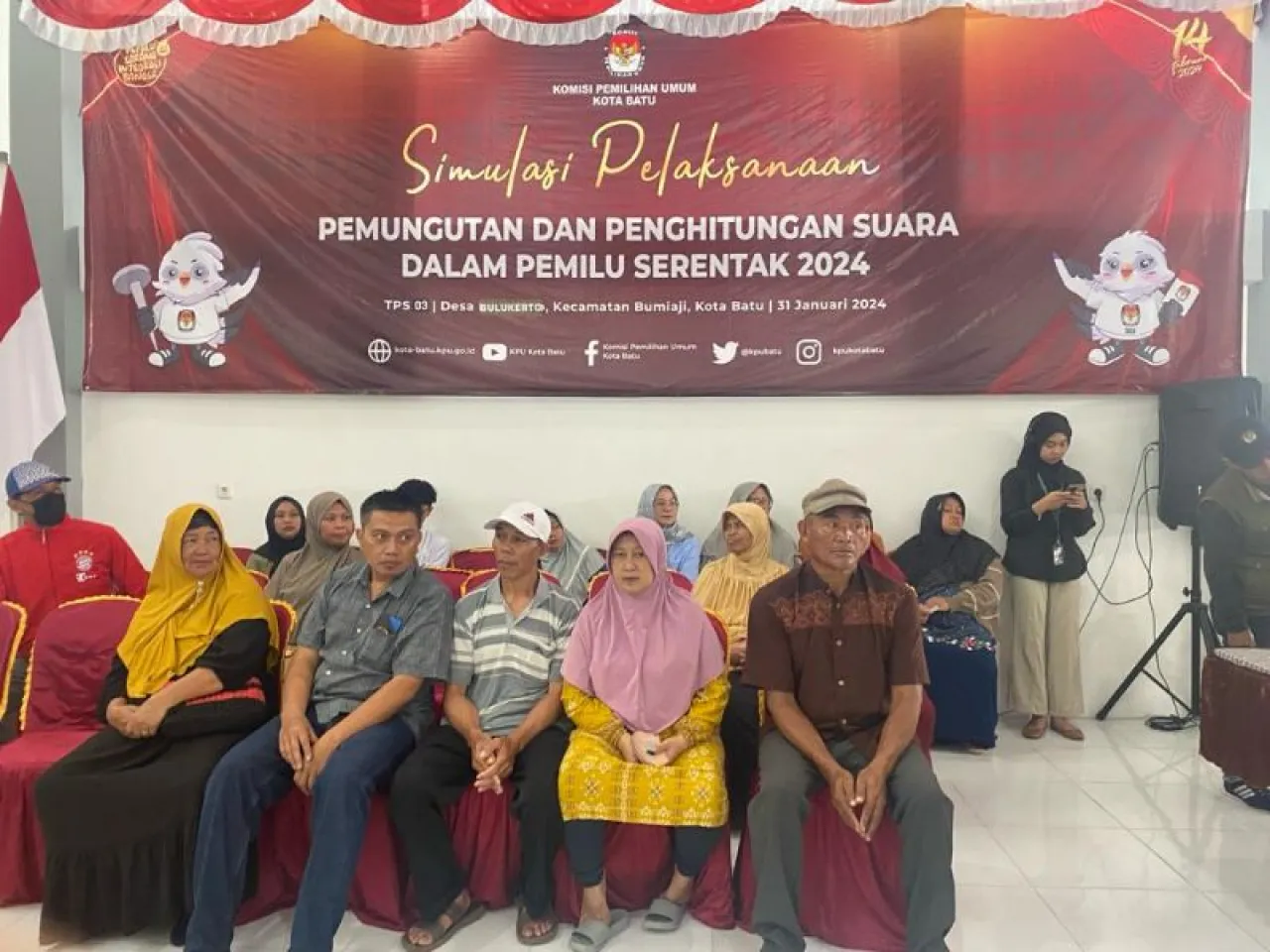 Ratusan Warga Antusias Ikuti Simulasi Pemungutan Suara yang Digelar KPU Kota Batu