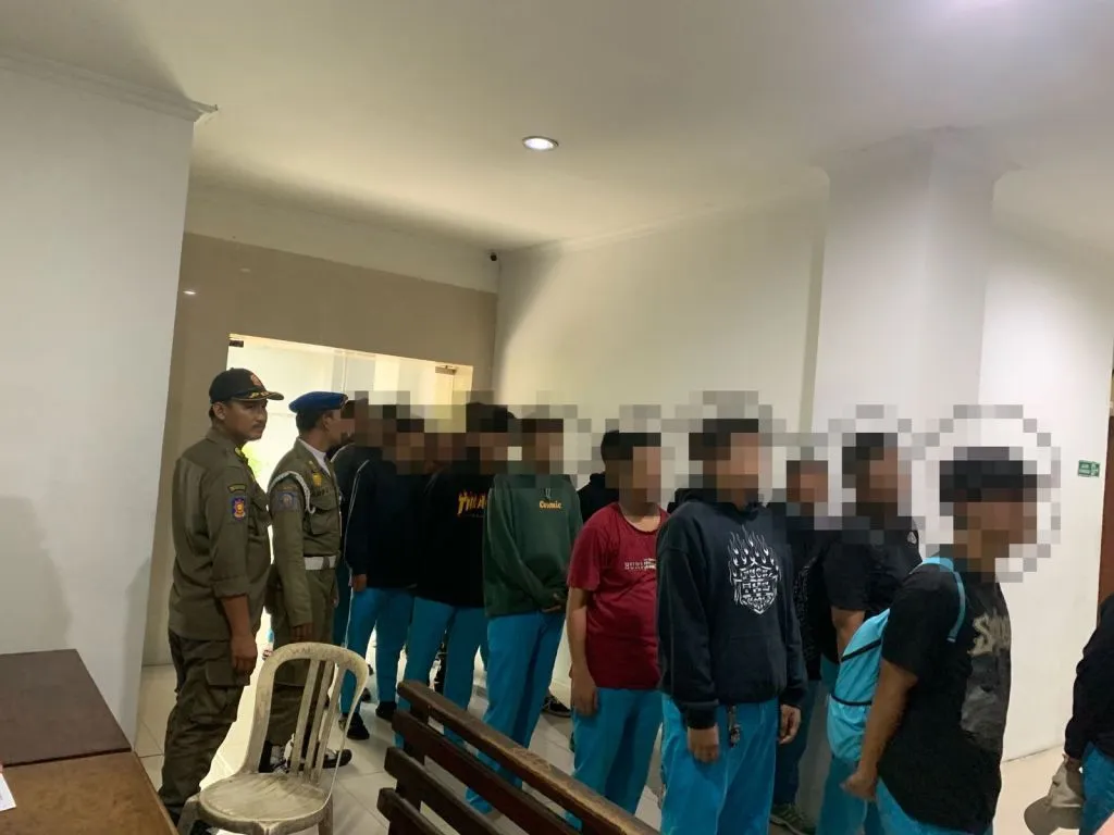 Satpol PP Surabaya Jaring 21 Pelajar saat Pesta Miras
