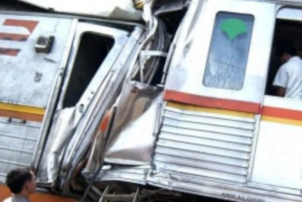 KA Turangga dan Kereta Commuter Line Tabrakan di Cicalengka