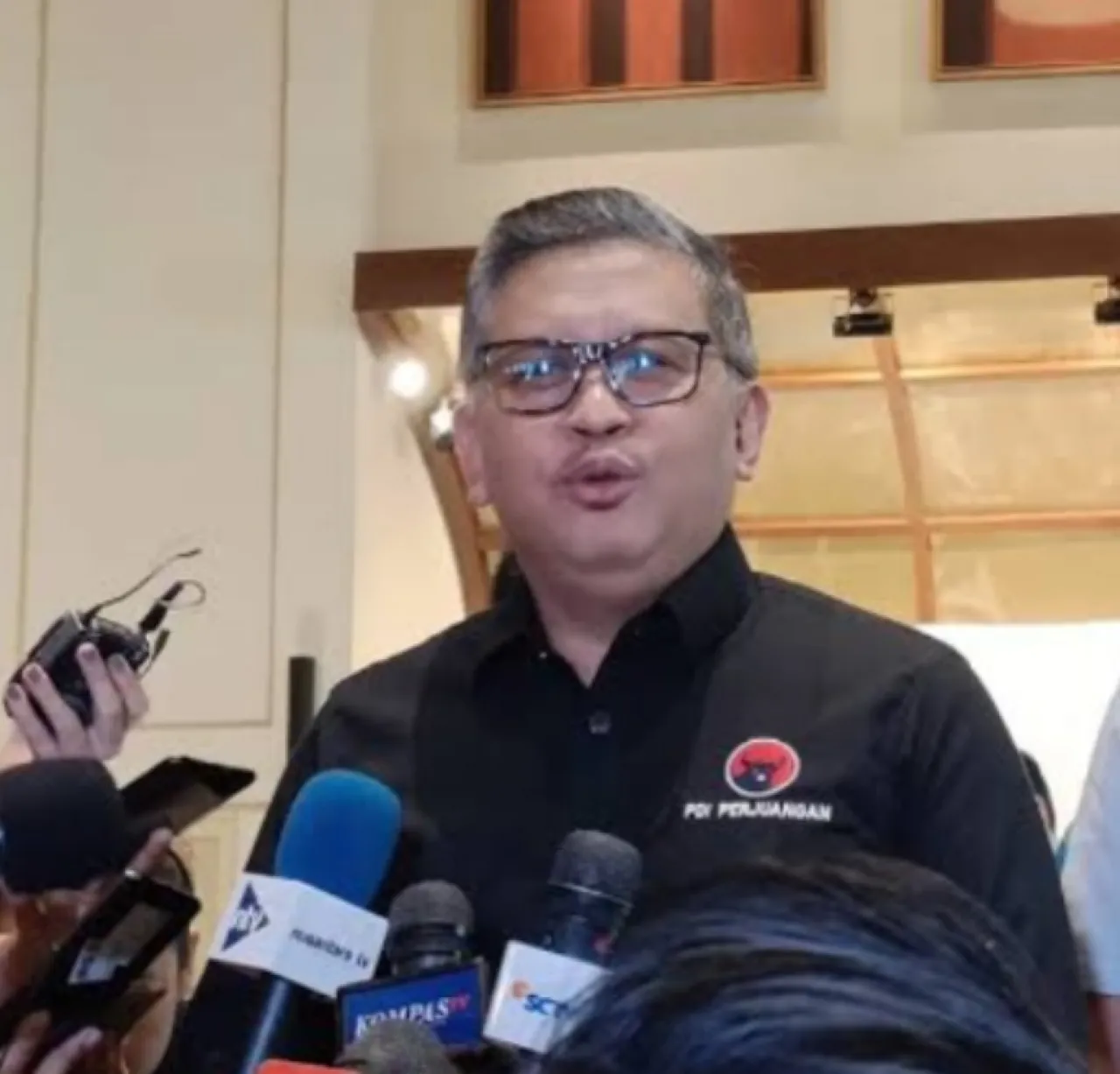 Soal Status Jokowi di PDIP, Hasto: Kepemimpinan untuk Rakyat Bukan untuk Keluarga