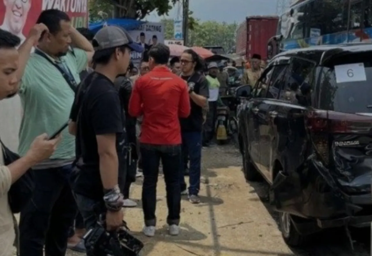 Tiga Mobil Rombongan Pasangan AMIN Alami Kecelakaan di Sumenep