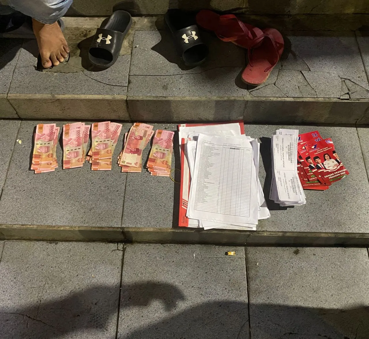 Polres Ngawi Tangkap AG Saat Menyiapkan Amplop Untuk Menangkan Salah Satu Capres