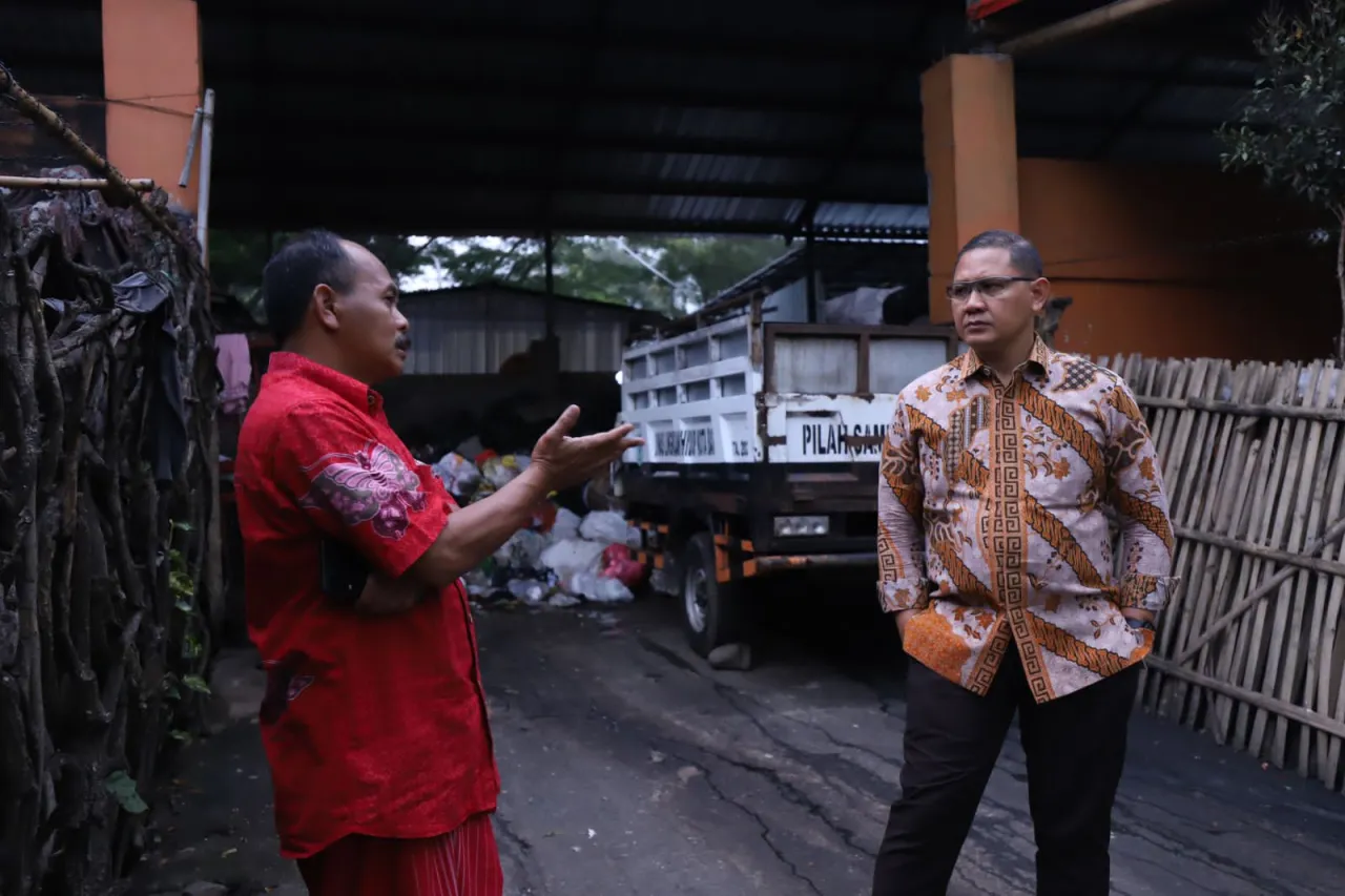 Pj. Wali Kota Batu Pantau Penanganan Sampah di TPS Stadion dan Pasar Induk Among Tani