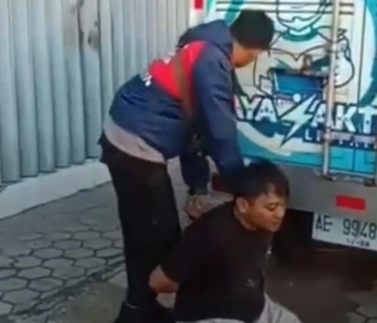 Kepergok Curi Tas, Jambret di Ponorogo Dihajar Massa