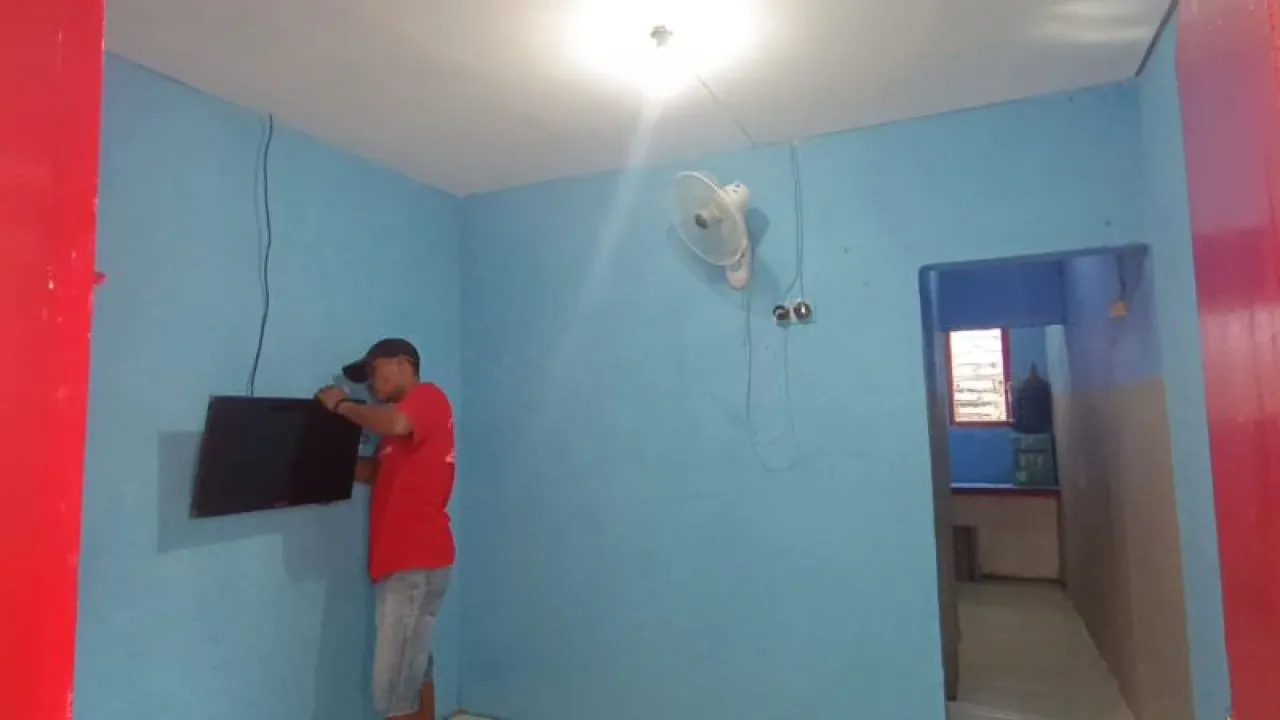 Tak Tega! LSM Bedah Rumah Yatim Piatu Sebatang Kara