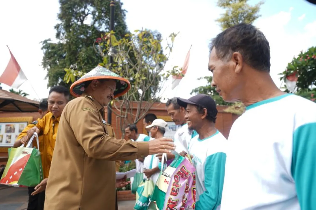Wali Kota Madiun Maidi saat menghadiri apel peringatan Hari Peduli Sampah Nasional 2024 di kawasan Pahlawan Street Center (PSC), Senin (12/2/2024).