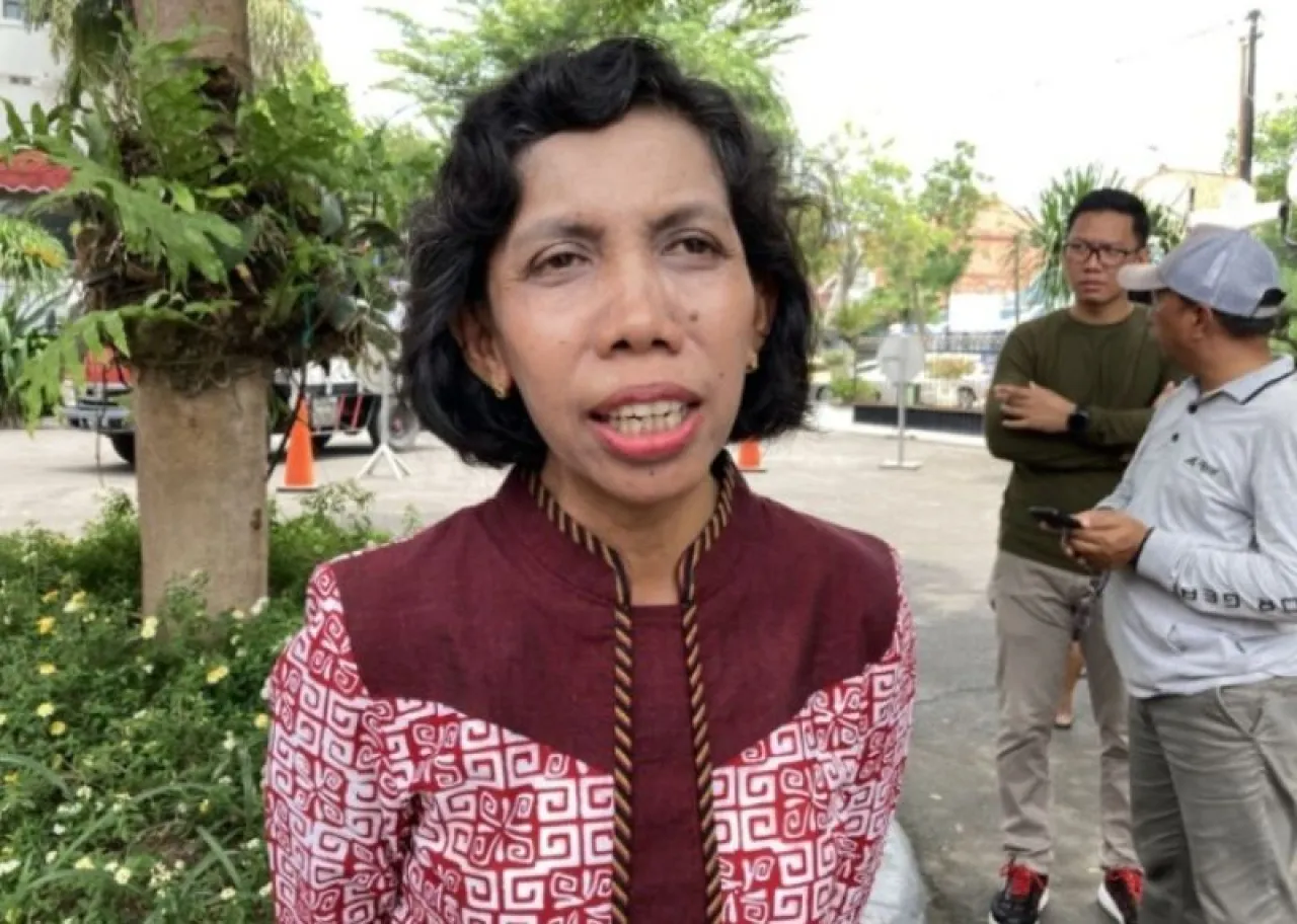 Bakesbangpol Kota Surabaya, Maria Theresia Ekawati Rahayu