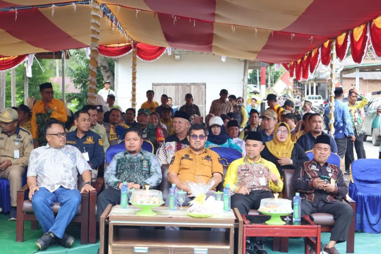 Pengaspalan Jalan Poros di Kecamatan Pulau Laut Barat dan Pulau Laut Tanjung Selayar Diresmikan