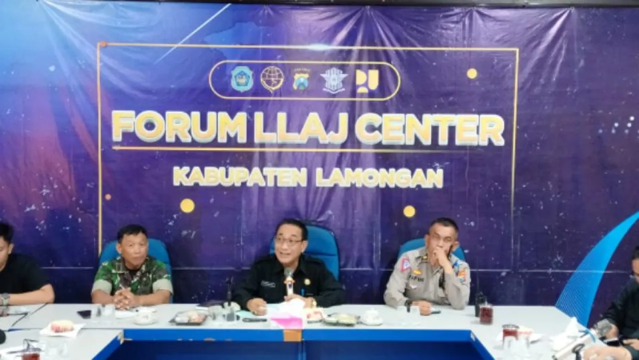 Mulai Saat ini di Lamongan Wajib 'Berteman' saat Lewat Perlintasan KA