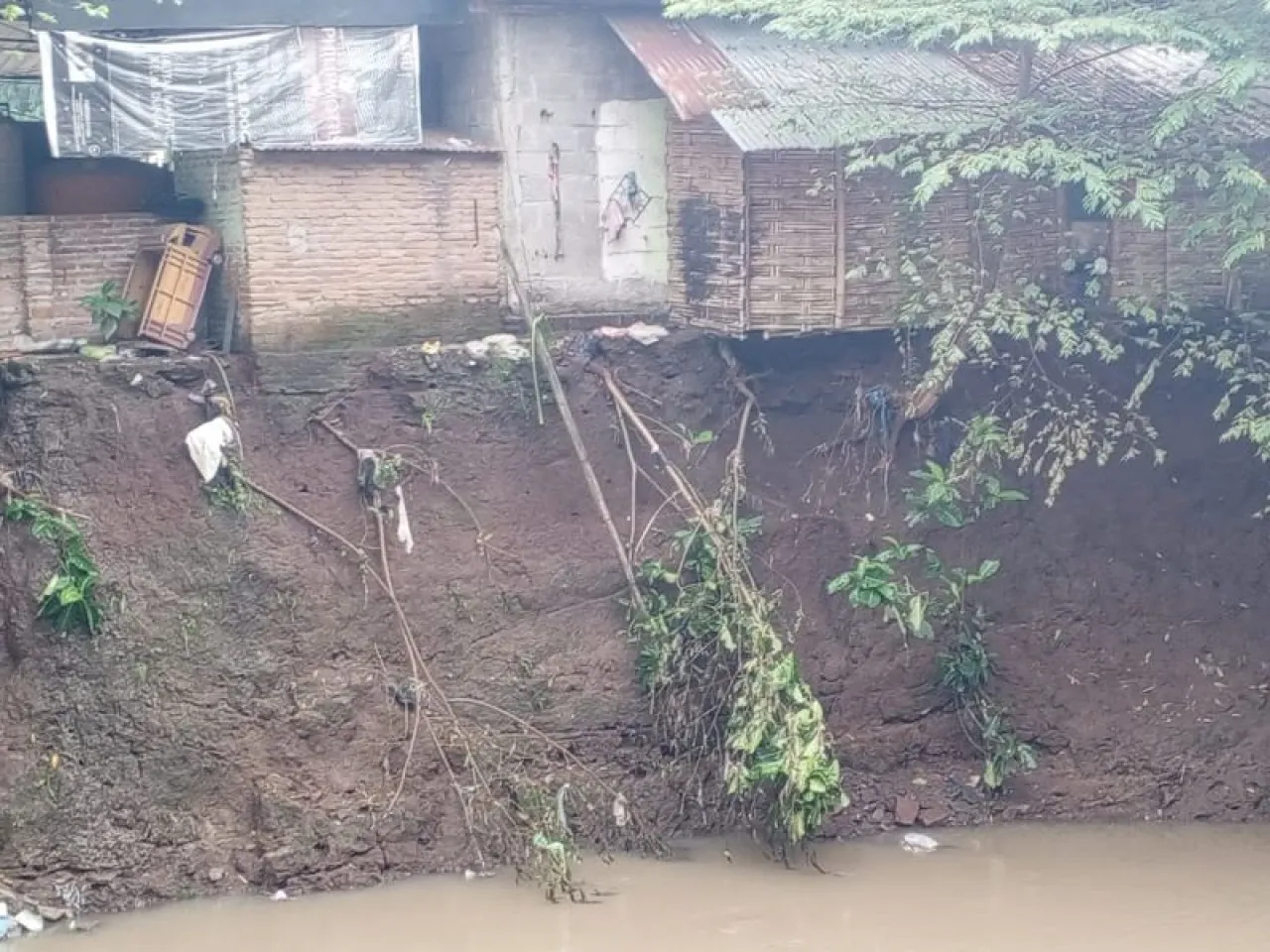 Tanggul Sungai Gunting di Jombang Kritis, Rumah Warga Terancam Hanyut
