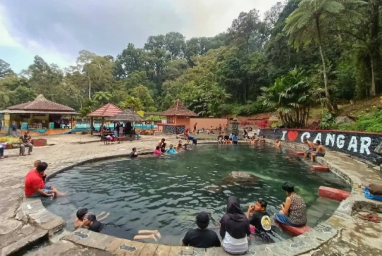 Cuaca Ekstrim, Pemandian Air Panas Cangar Sementara Ditutup