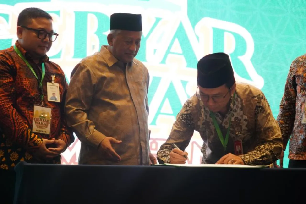 Dukung Penuh Pengembangan Wakaf, Bank Jatim Tandatangani LOI
