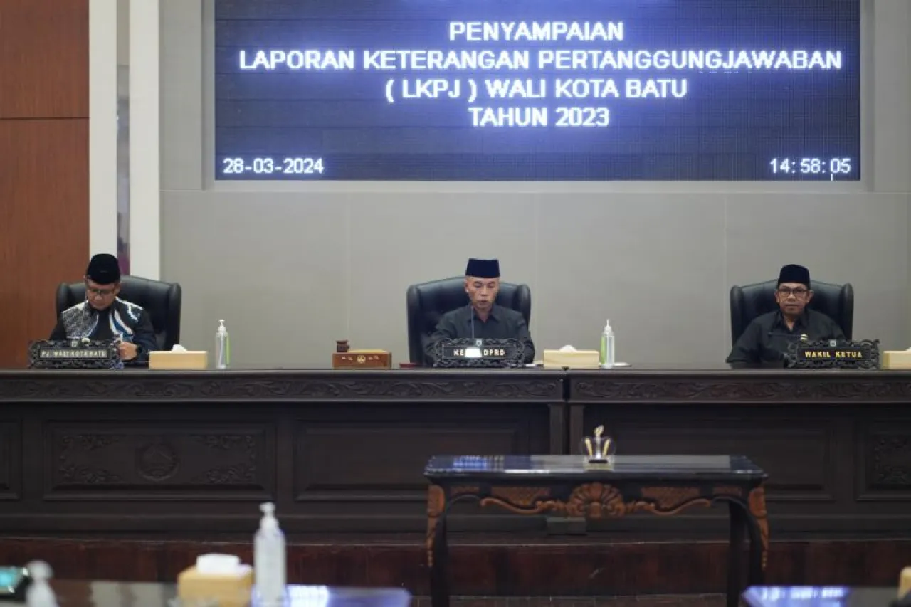 Pj Wali Kota Sampaikan Keberhasilan Kinerja Pada Sidang Paripurna DPRD Kota Batu