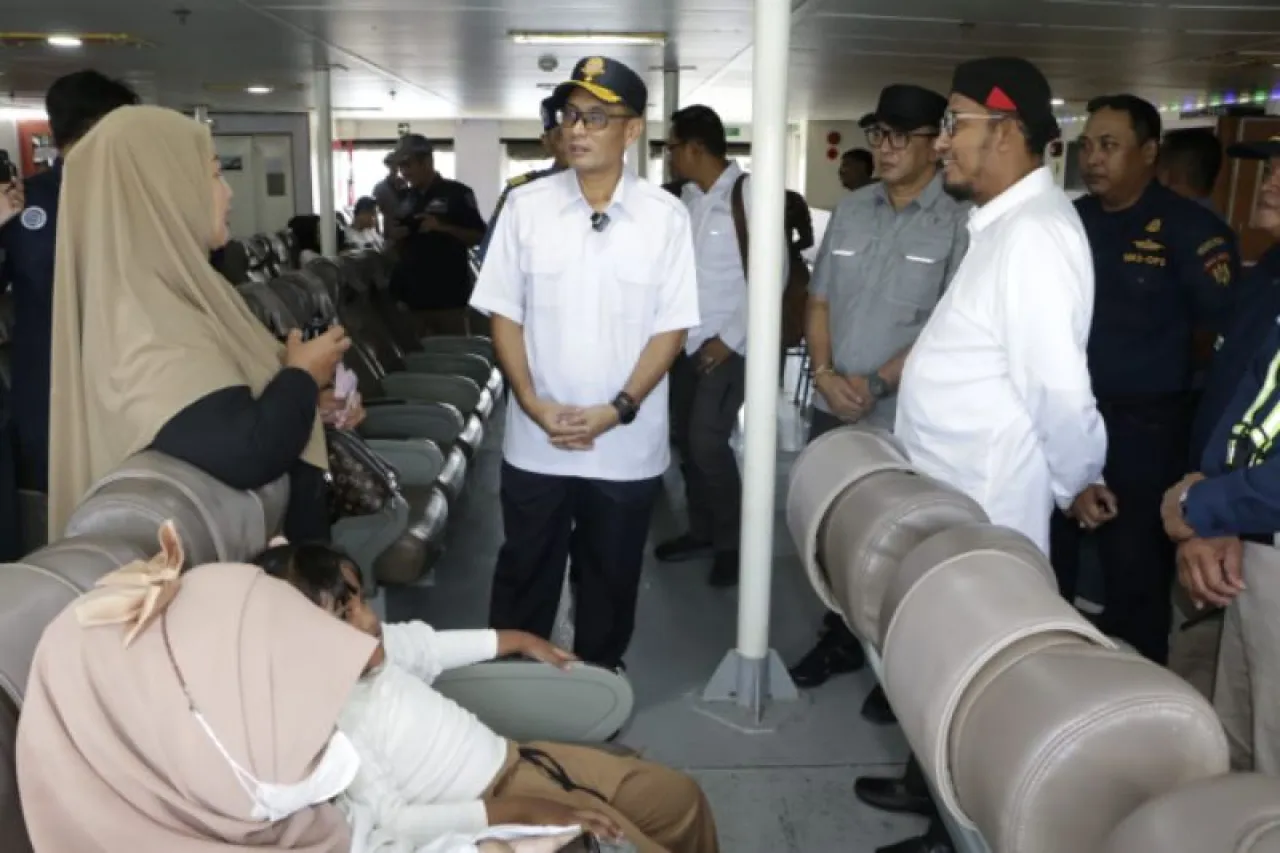Dirjen Hubla Kemenhub bersama Bupati Sumenep Tinjau Kesiapan Mudik di Pelabuhan Kalianget