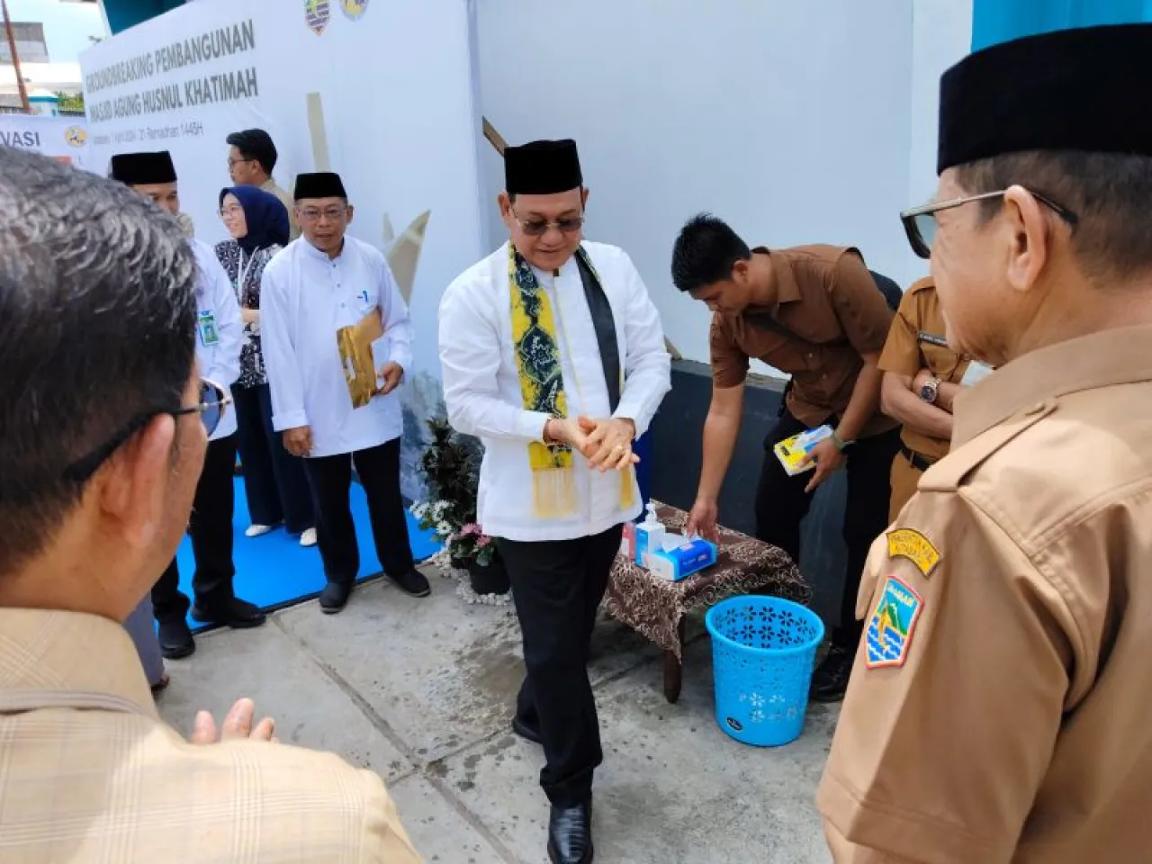 Peletakan Batu Pertama Rehab Total Masjid Agung Husnul Khatimah oleh Bupati Kotabaru