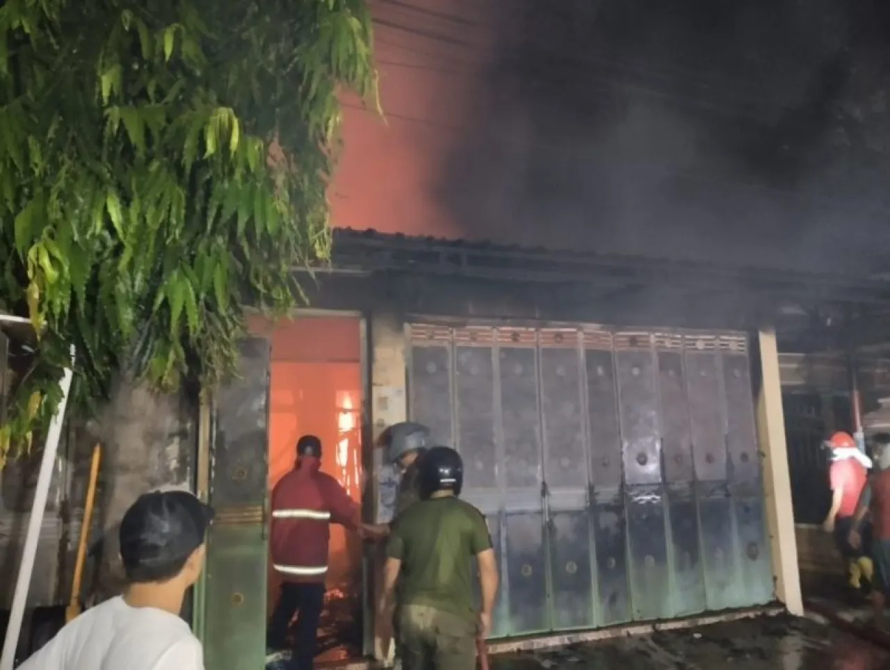 Toko Klontong di Ponorogo Terbakar, Warga Dengar Ledakan Berkali-kali