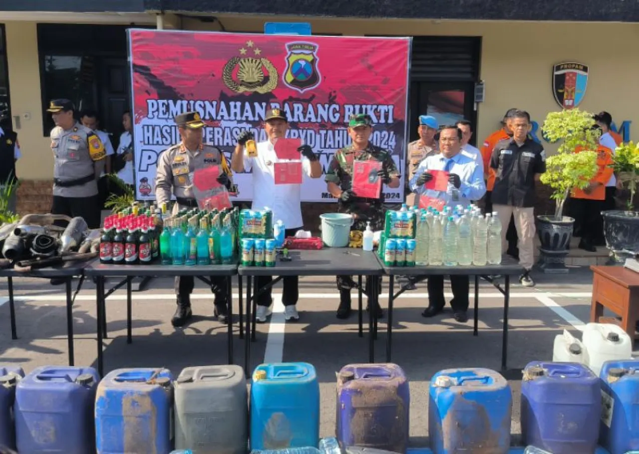 Ribuan Liter Miras Hingga Knalpot Brong Dimusnahkan Polres Madiun Kota