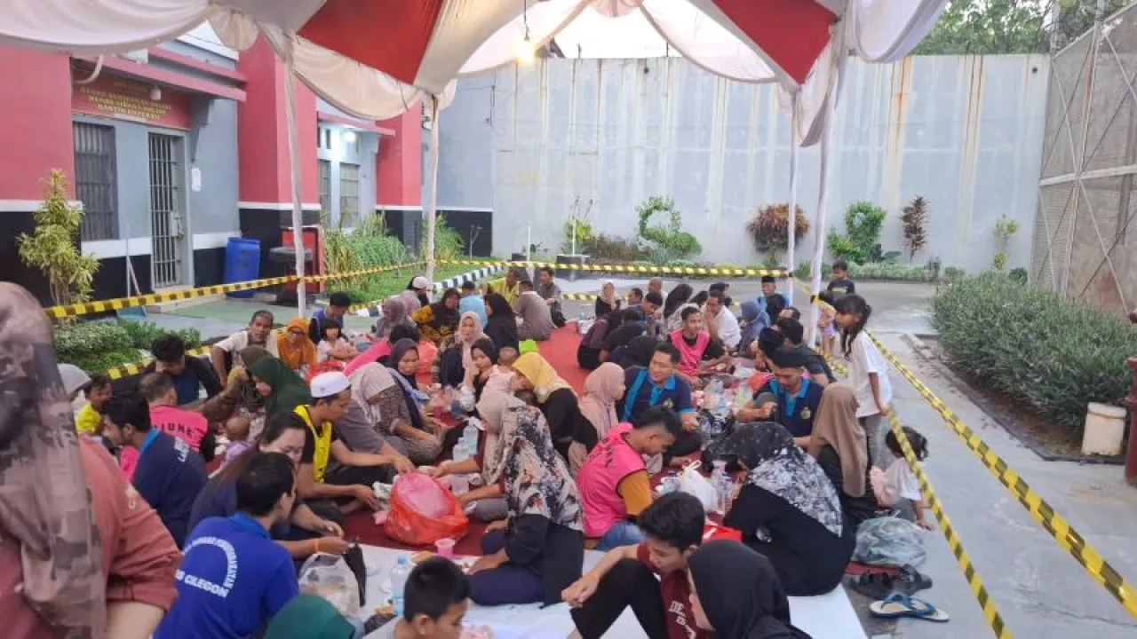 Kasih Sayang Ramadan di Balik Jeruji