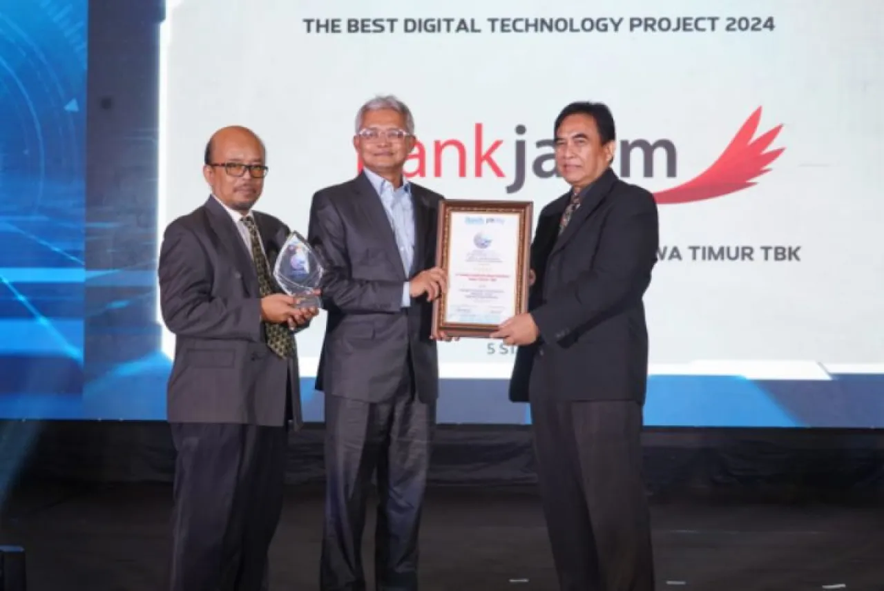 Konsisten Inovasi Digital, Bank Jatim Sabet Tiga Penghargaan Itech