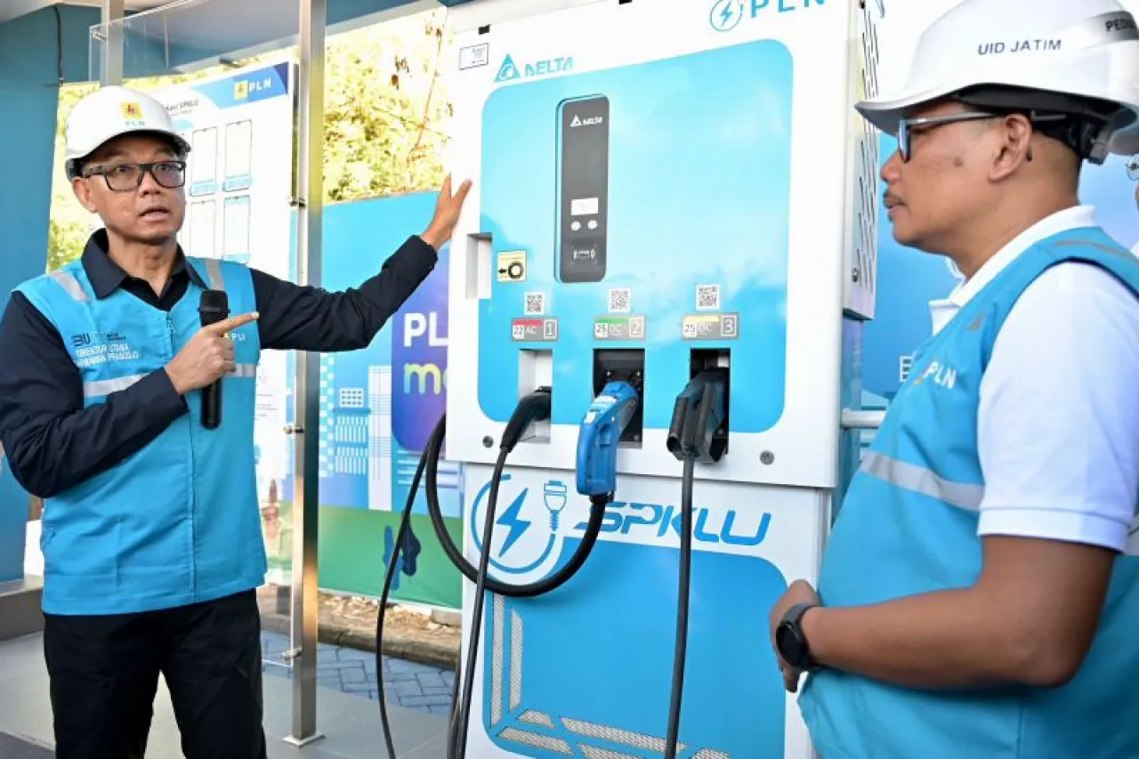 Dirut PLN Jajal SPKLU di Rest Area 628B Saradan, Pastikan Seluruh Sistem Layanan SPKLU Andal