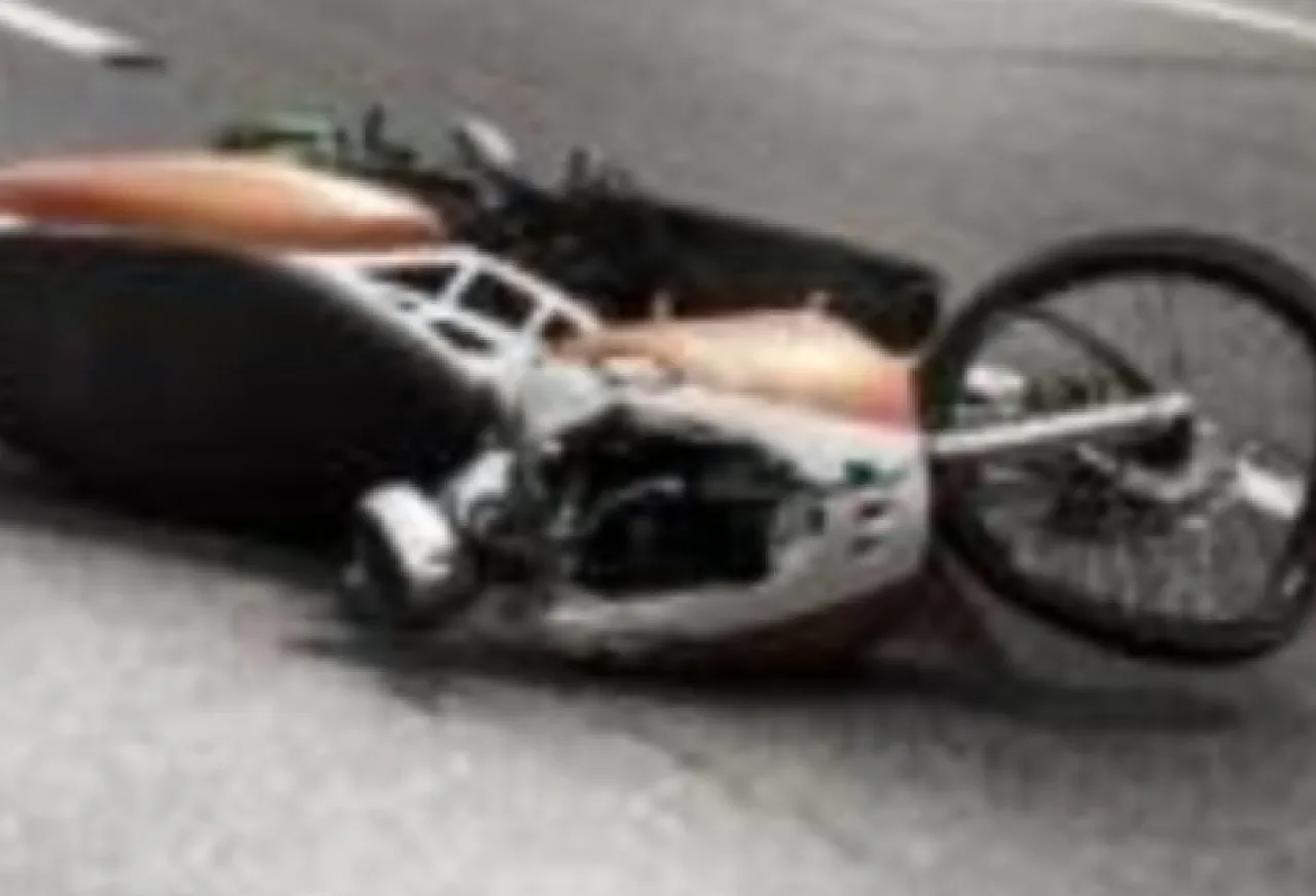Boncengan Pakai Motor, Ibu dan Anak Gagal Menyalip, Ini Jadinya