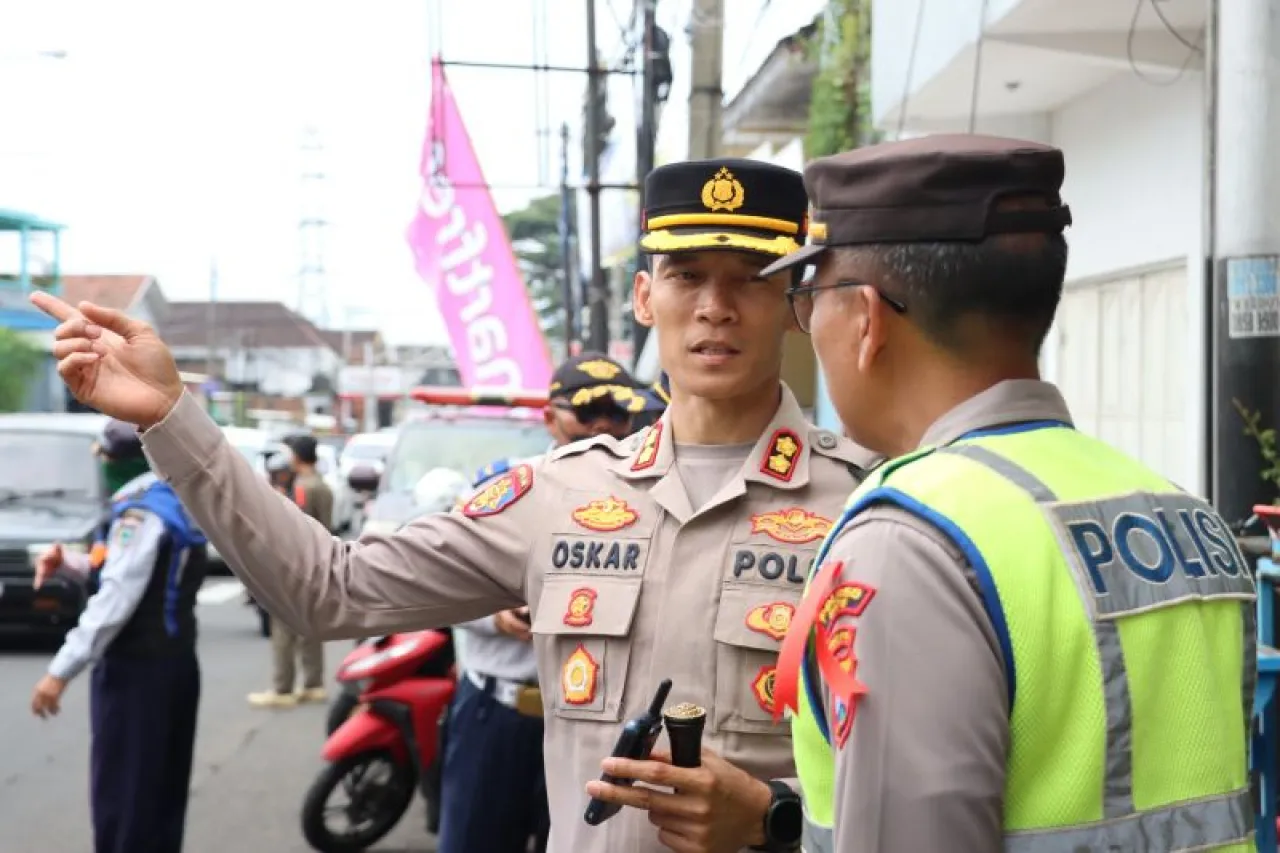 Polres Batu Terapkan Uji Coba One Way demi Kenyaman Pengguna Jalan