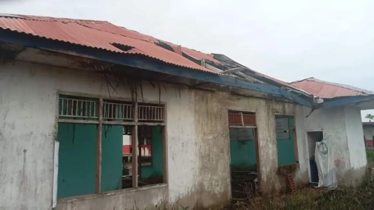 Bangunan Kantor Desa Juru Taro Kecamatan Muara Sugihan Kabupaten Banyuasin, Rusak Parah