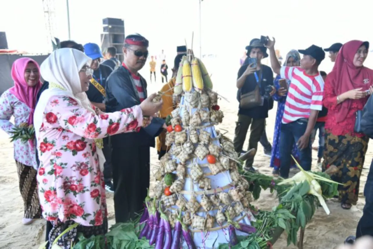 Lestarikan Tradisi, Pemkab Sumenep Gelar Festival Ketupat