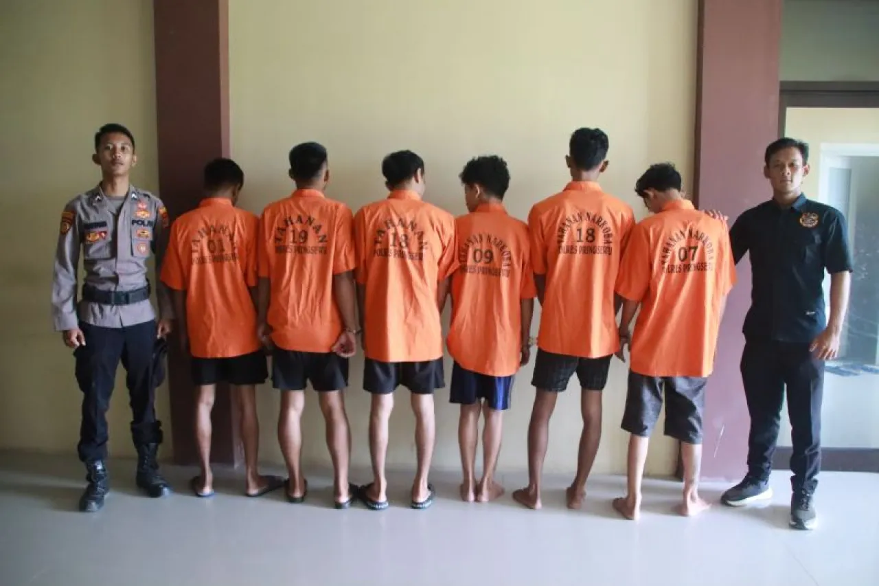 Polres Pringsewu Tangkap Enam Tersangka Narkoba dan Sita Puluhan Paket Sabu