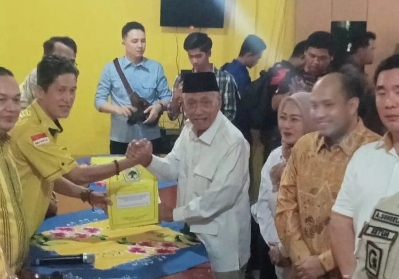 Pak De Slamet Ambil Formulir di Golkar, Demokrat dan PAN
