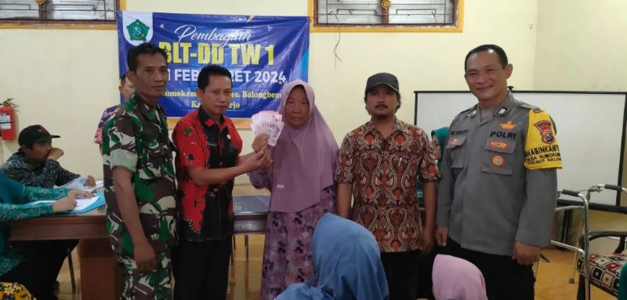 Pemdes Sumokembangsri Salurkan Bantuan Langsung Tunai ke 30 Warganya