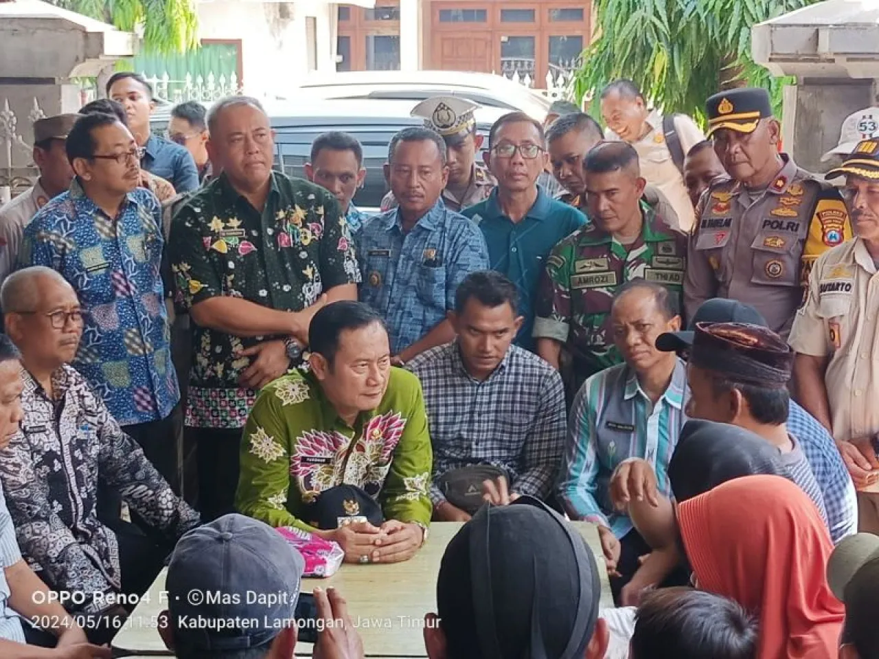 Masalah Tower BTS Tak Kunjung Selesai, Bupati Lamongan Temui Warga Lingkungan Bandung