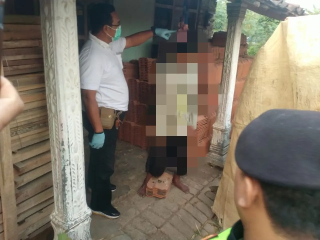 Terlilit Hutang Rp 3 Juta, Bapak di Ponorogo Ini Nekat Gantung Diri di Depan Rumahnya