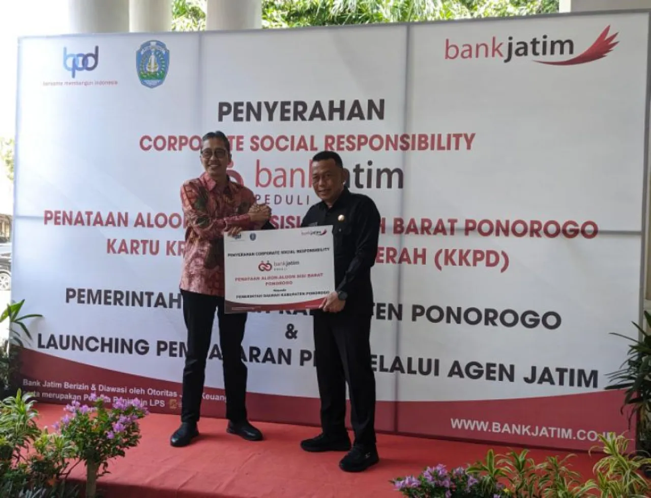 Gelontorkan Dana CSR, Bank Jatim Percantik Aloon-Aloon Ponorogo
