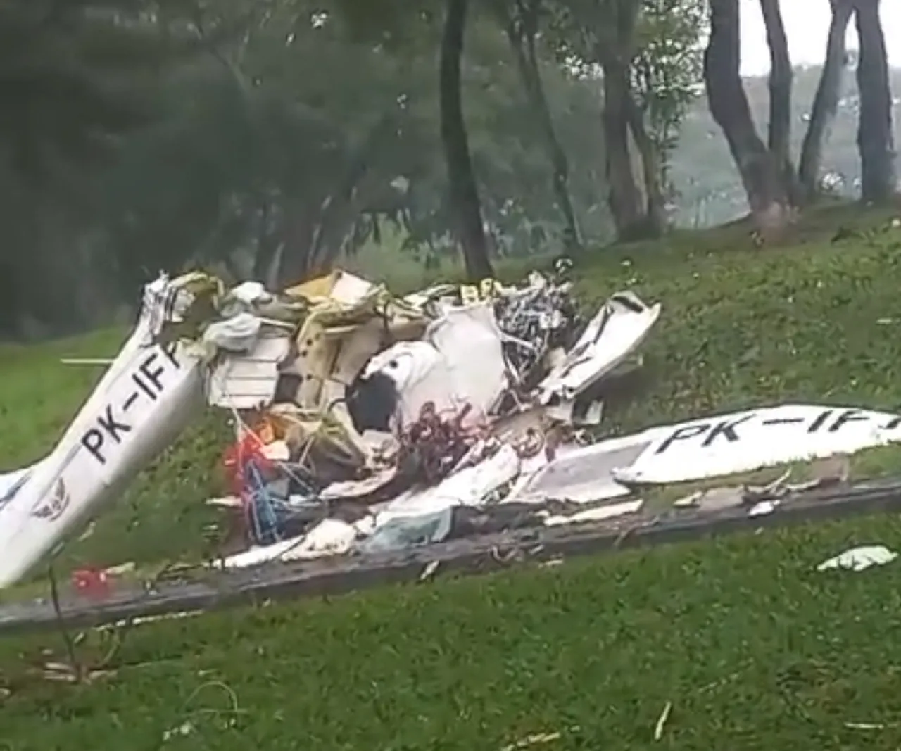 Pesawat Latih Jatuh di BSD Tangsel, 3 Orang Tewas